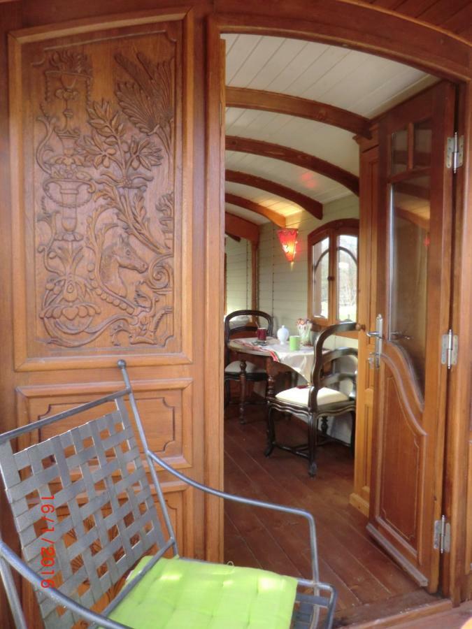 Roulotte La Souleillade Bed & Breakfast Saint-Sernin  Eksteriør bilde